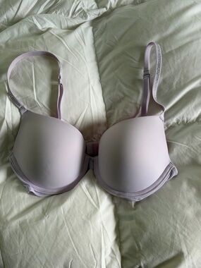 PINK Victoria's Secret Light Lavender T-Shirt Bra With Sparkle Straps